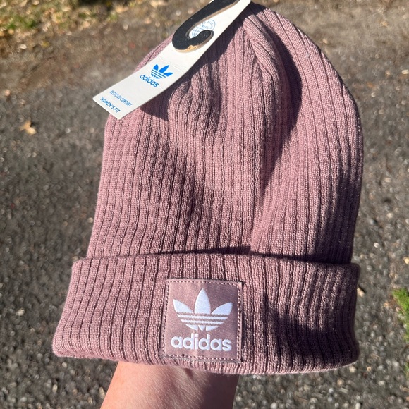 ADIDAS NWT Ribbed Women’s Beanie Hat. Color: Oxide Purple and White - Picture 4 of 4